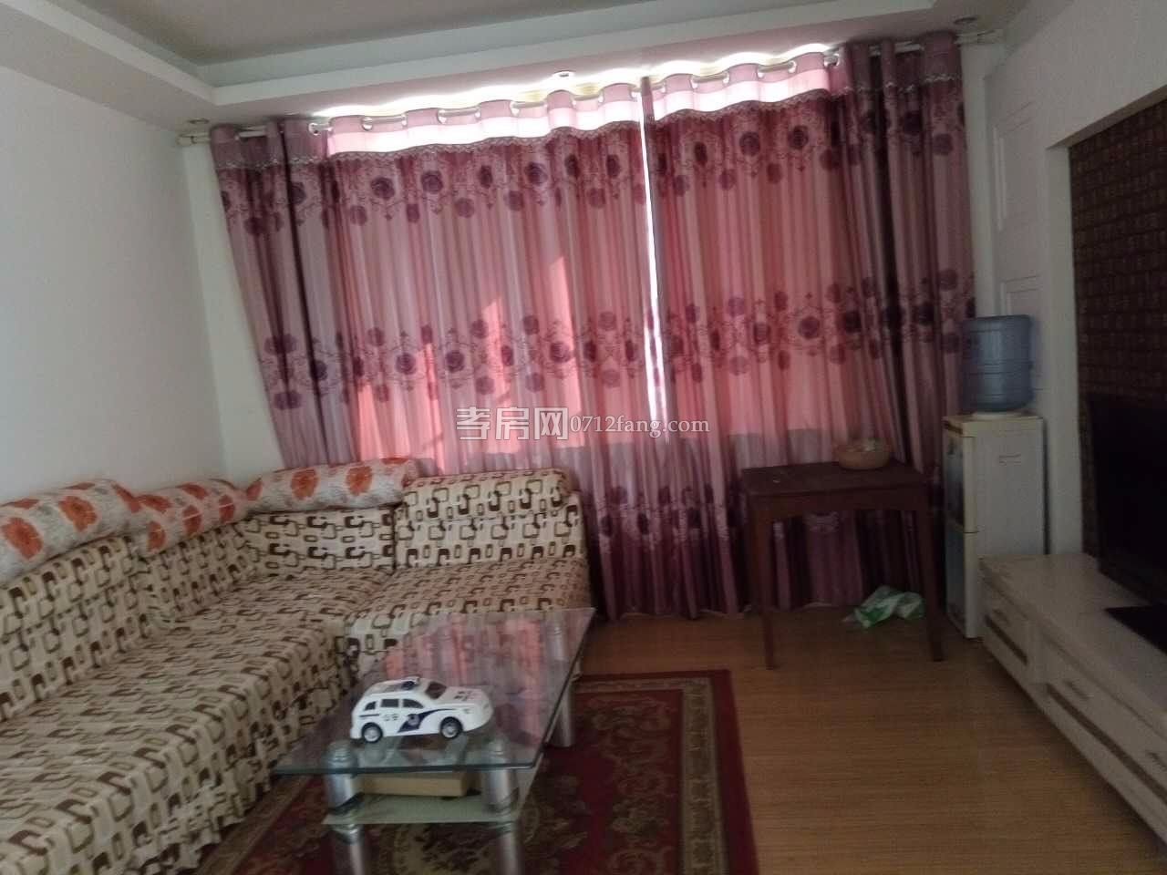 3室2廳2衛(wèi) 地段精裝修急售拎包入住