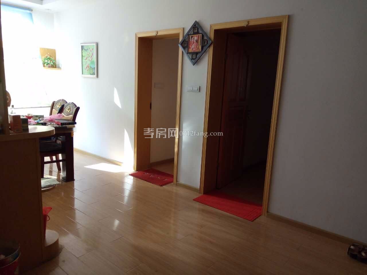 3室2廳2衛(wèi) 地段精裝修急售拎包入住