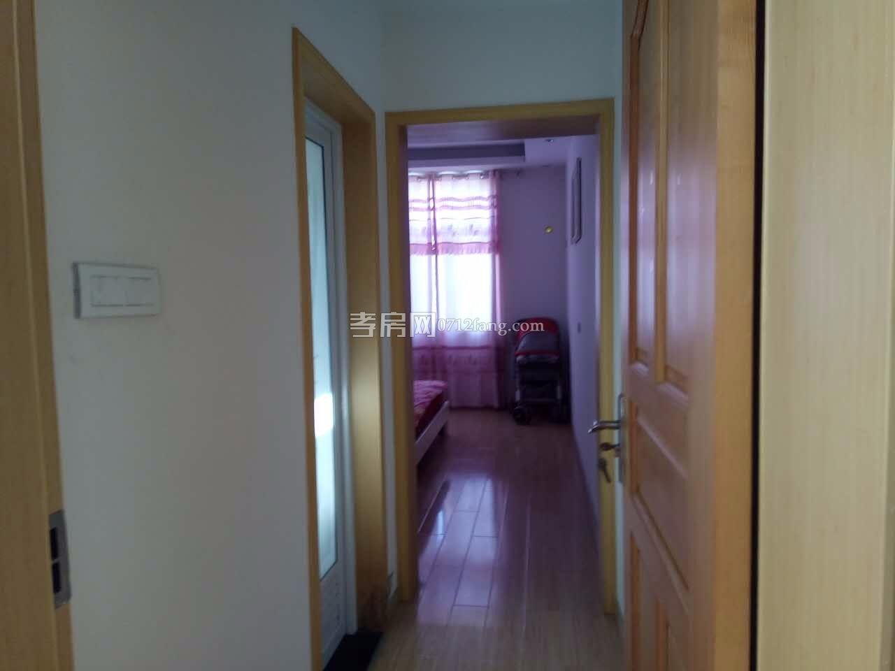 3室2廳2衛(wèi) 地段精裝修急售拎包入住