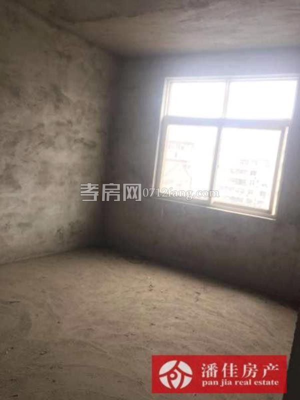 滿兩年北京二路玉泉 旁144.5平3樓