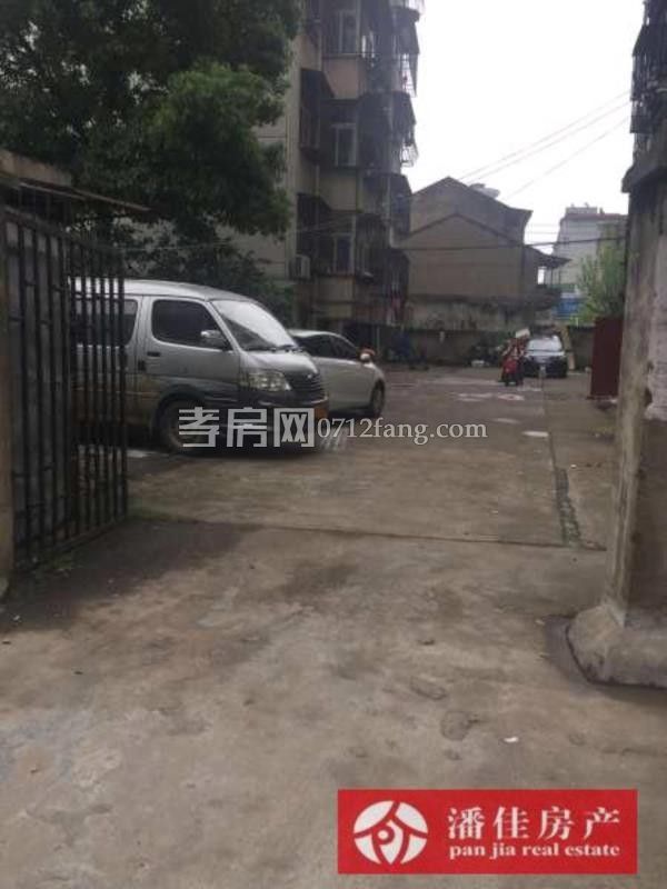 滿兩年 北京二路 玉泉小學旁 144.5平3樓