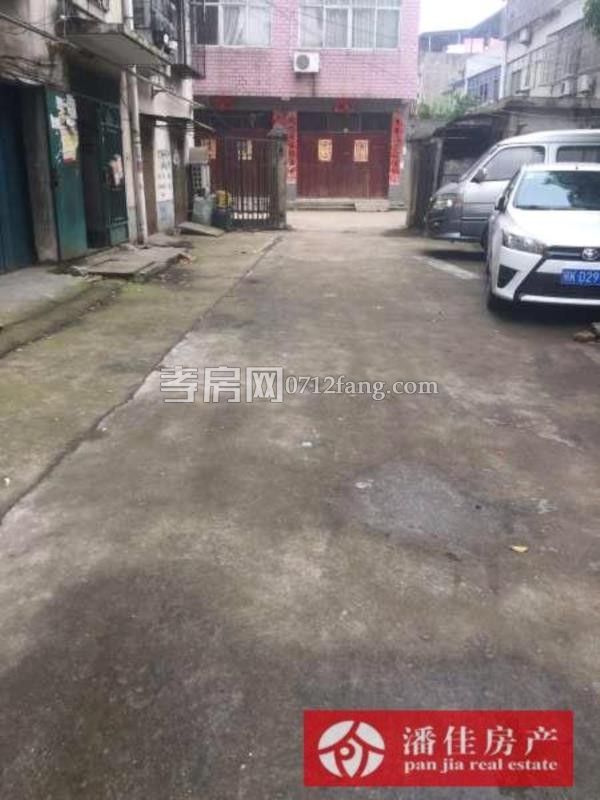 滿兩年北京二路玉泉 旁144.5平3樓