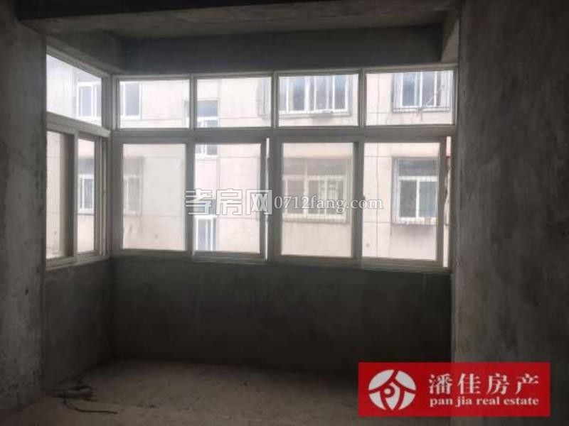 滿兩年北京二路玉泉 旁144.5平3樓