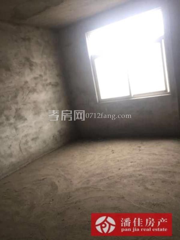 滿兩年北京二路玉泉 旁144.5平3樓