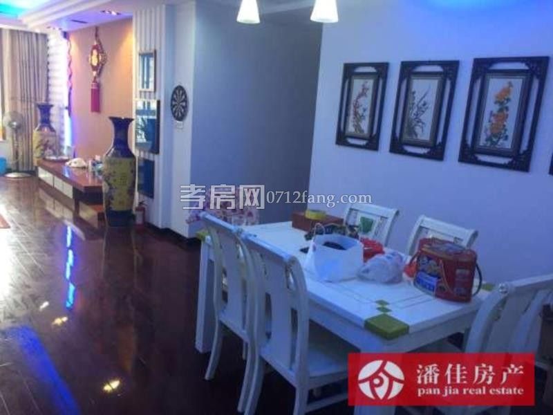 御景水岸三室二廳二衛(wèi)115平毛坯觀景高層