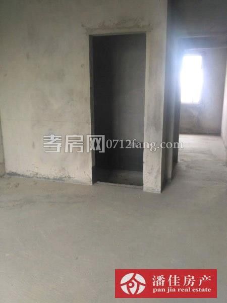 滿二了！錦繡后湖溫馨2室，中間樓層精裝修