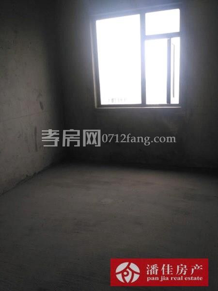 滿二了！錦繡后湖溫馨2室，中間樓層精裝修