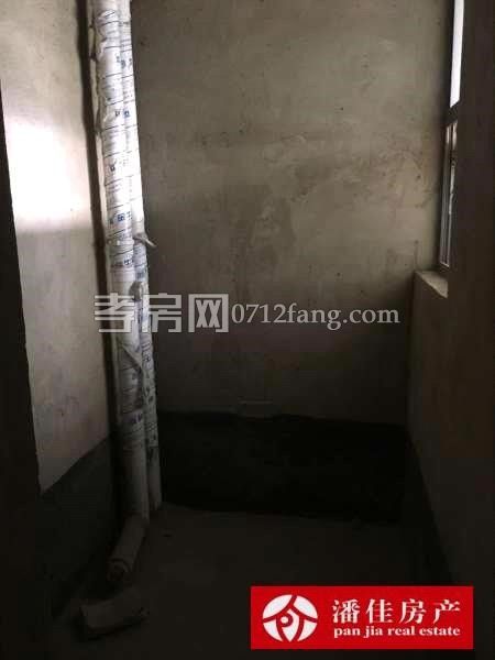 滿二 掛口街131平 中等裝修 三面采光 5樓 拎包入住