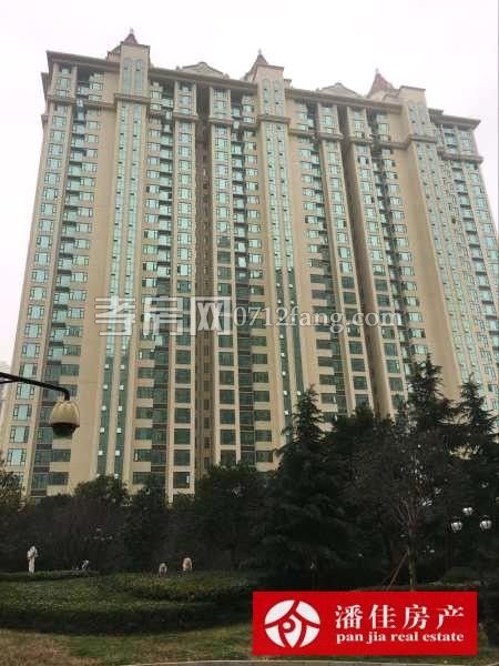 滿(mǎn)兩年北京一路合力公寓125.8平方2樓三居室62萬(wàn)