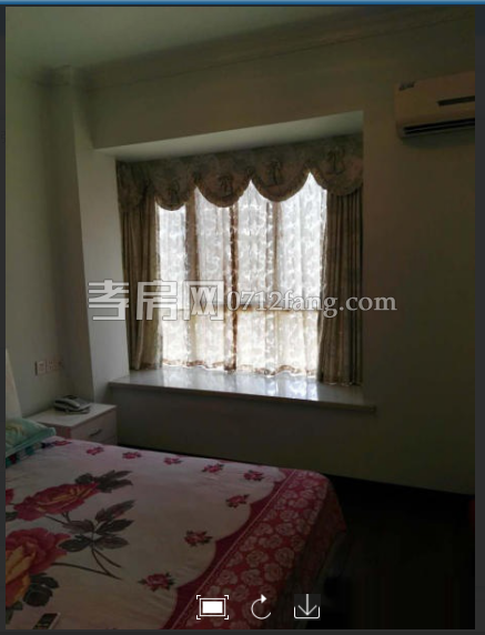 華隆家園3樓132平三室兩廳兩衛(wèi)雙陽(yáng)臺(tái)，毛坯房證件滿2！