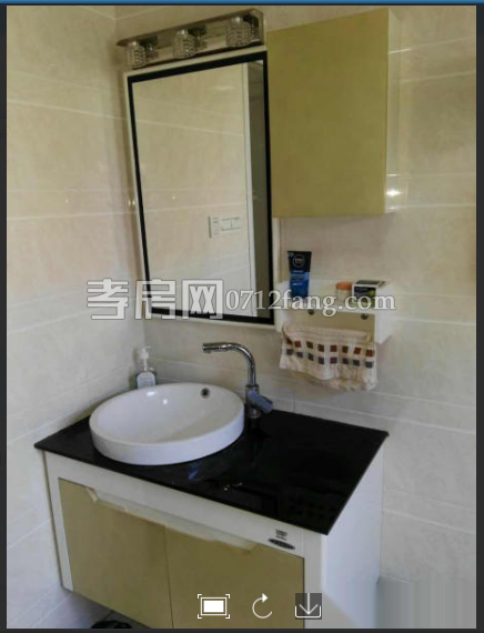 華隆家園3樓132平三室兩廳兩衛(wèi)雙陽(yáng)臺(tái)，毛坯房證件滿2！