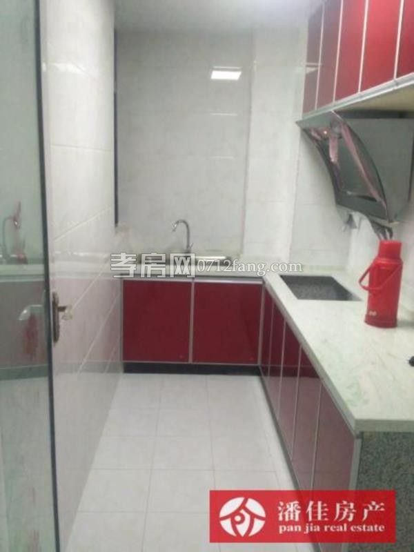 滿二年百佳豪庭3室2廳1衛(wèi)136平中等裝修5樓