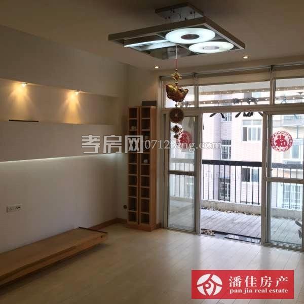 滿二體育館旁小康新村2室2廳1衛(wèi)109平精裝修拎包入住