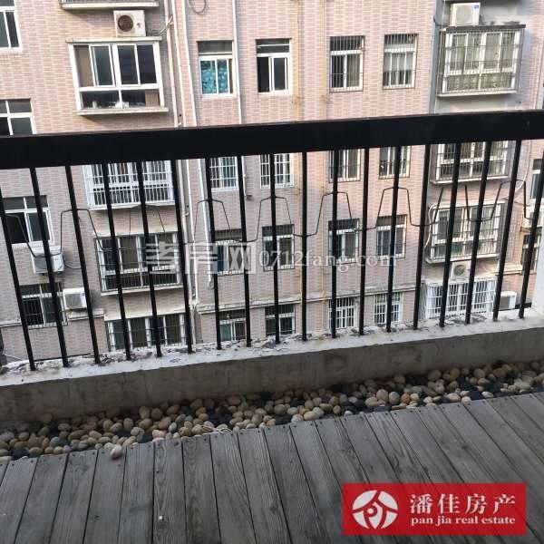 滿二體育館旁小康新村2室2廳1衛(wèi)109平精裝修拎包入住