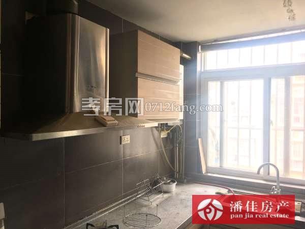 滿二掛口街131平中等裝修三面采光5樓拎包入住