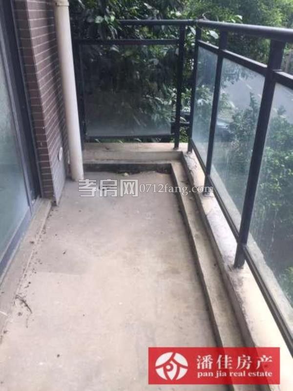 滿二掛口有證出讓地2室2廳1衛(wèi)毛坯111平2600元一平4樓