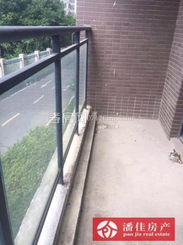 滿二掛口有證出讓地2室2廳1衛(wèi)毛坯111平2600元一平4樓