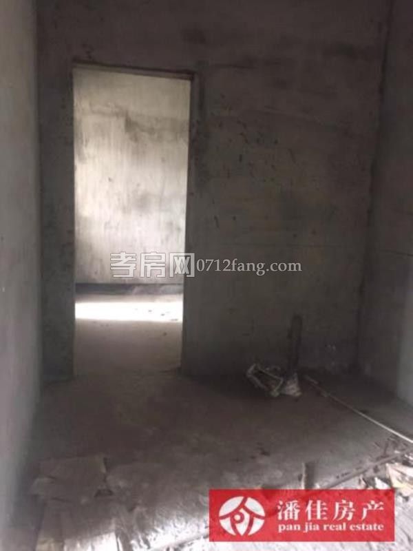 滿二掛口有證出讓地2室2廳1衛(wèi)毛坯111平2600元一平4樓