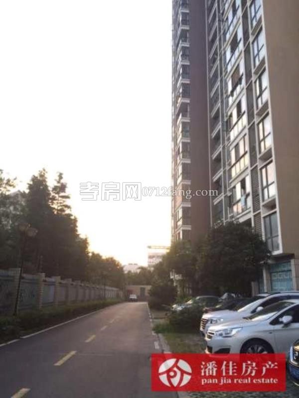 滿二掛口有證出讓地2室2廳1衛(wèi)毛坯111平2600元一平4樓