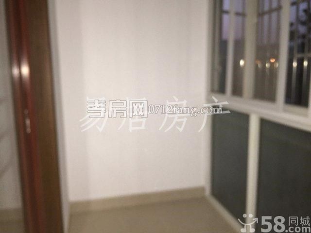 寶航新苑3房2廳2衛(wèi)精裝修