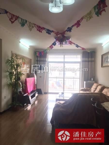 濟(jì)濱湖天地3室2廳2衛(wèi) 115平米,證齊未滿兩年獨(dú) 家委托95萬(wàn)出售