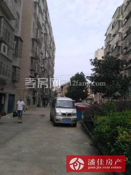 滨湖天地竹苑3室2厅2卫127平送入户花园99万