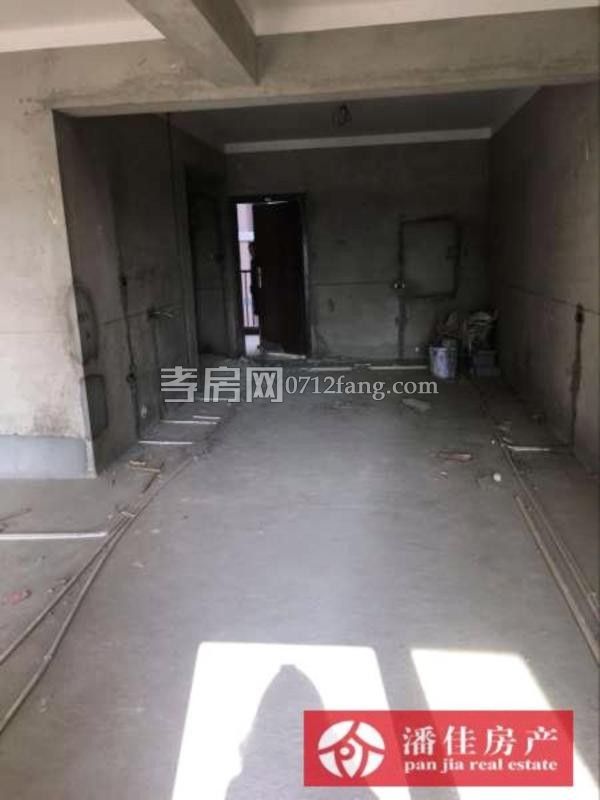 滿二掛口街131平中等裝修三面采光5樓拎包入住