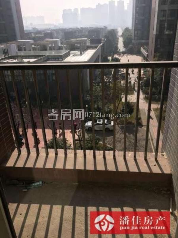 滿二掛口街131平中等裝修三面采光5樓拎包入住