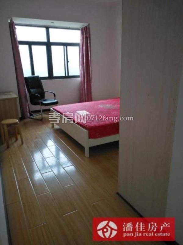 掛口小區(qū)大三房，精裝修，送全套家電，拎包入住