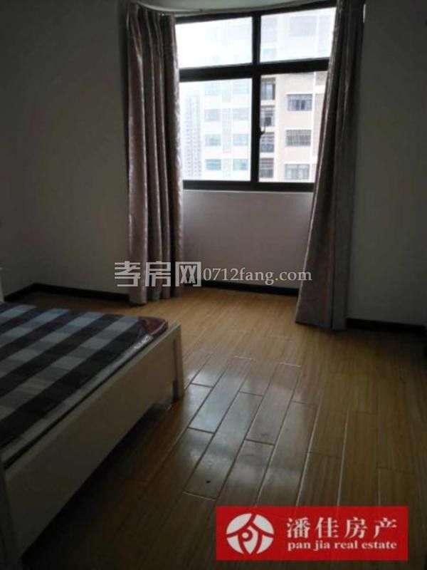 掛口小區(qū)大三房，精裝修，送全套家電，拎包入住