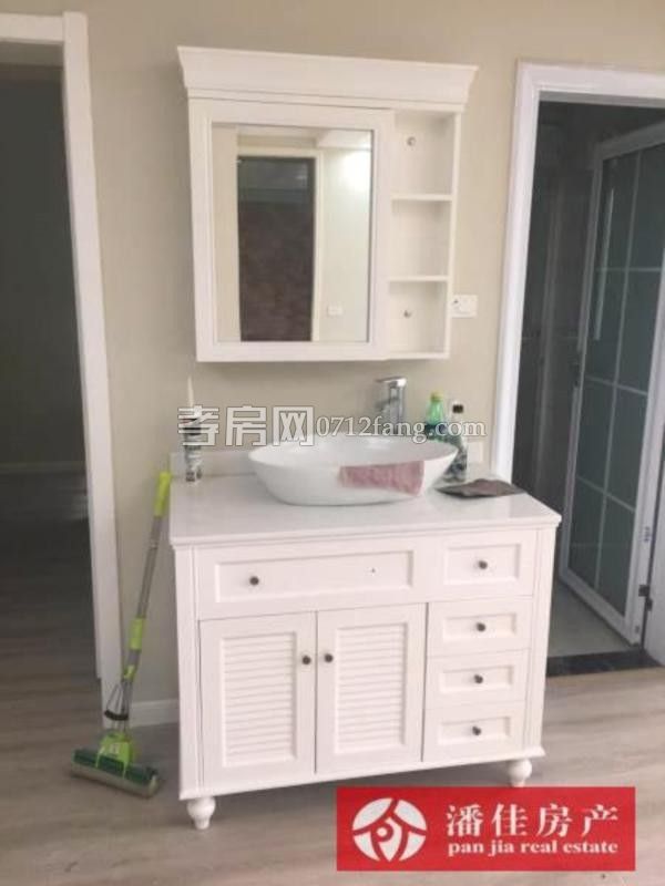 鼎觀世界3室2廳1衛(wèi)98平精裝修準(zhǔn)新房中間樓層