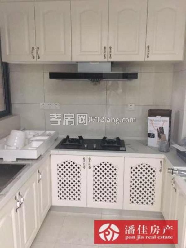 鼎觀世界3室2廳1衛(wèi)98平精裝修準(zhǔn)新房中間樓層