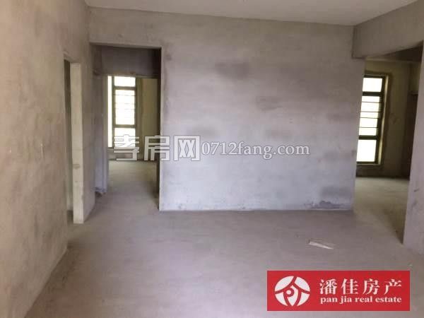 滿(mǎn)兩年北京一路合力公寓125.8平方2樓三居室62萬(wàn)