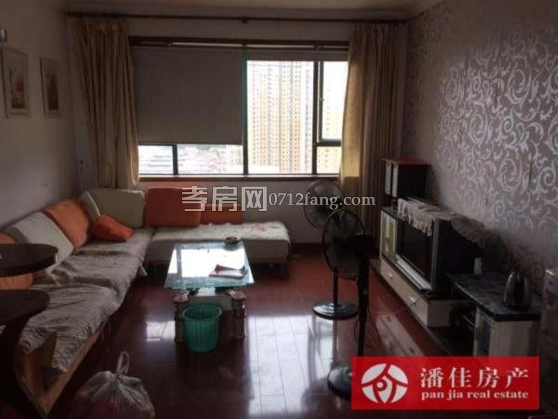 錦繡后湖二期電梯房經(jīng)典三房，131.36平精裝修中間