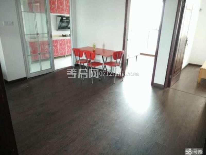 滿二宇濟(jì)商貿(mào)城100平精裝修文化路 楚環(huán)中學(xué)3樓