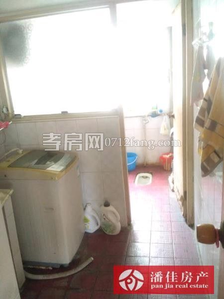 錦繡后湖三室二廳二衛(wèi)131平精裝修 11層的9樓