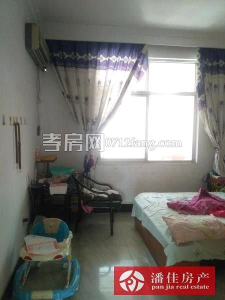 锦绣后湖三室二厅二卫131平精装修11层的9楼