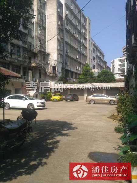 锦绣后湖三室二厅二卫131平精装修11层的9楼