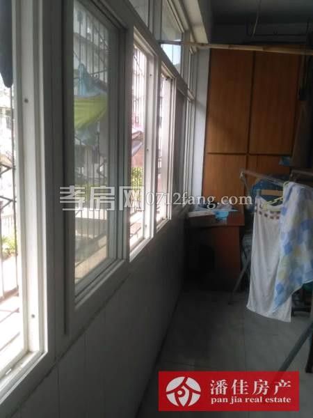 锦绣后湖三室二厅二卫131平精装修11层的9楼