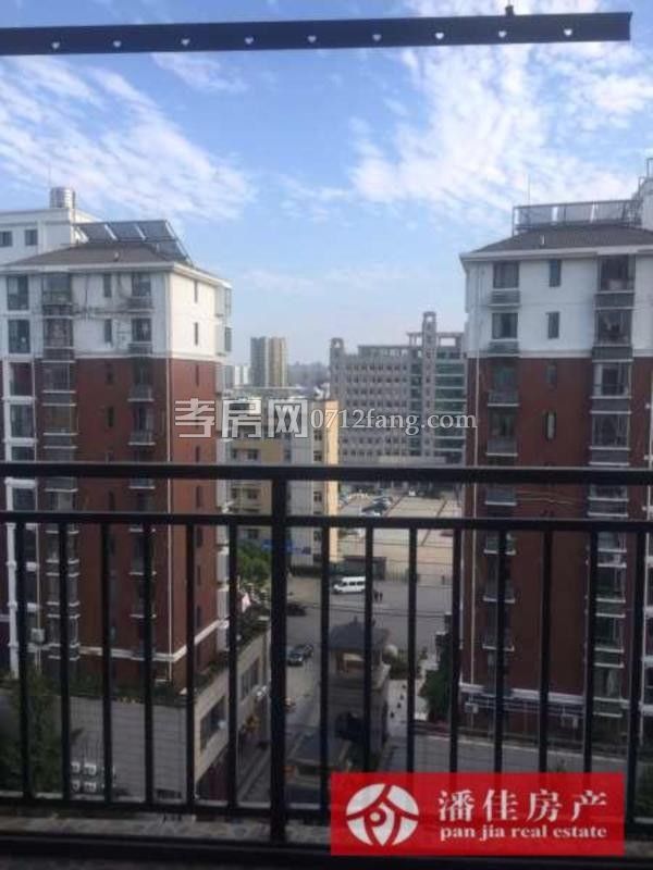 滿二宇濟(jì)商貿(mào)城100平精裝修文化路 楚環(huán)中學(xué)3樓