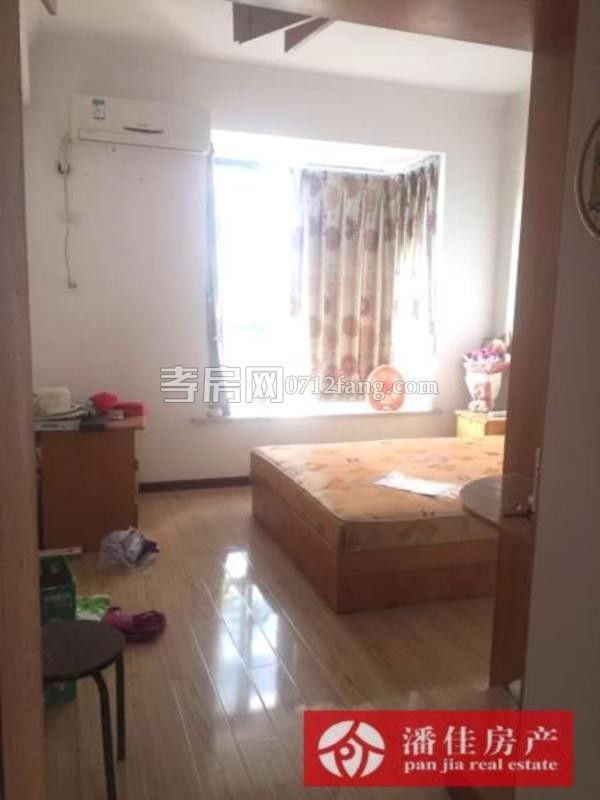 滿二宇濟(jì)商貿(mào)城100平精裝修文化路 楚環(huán)中學(xué)3樓