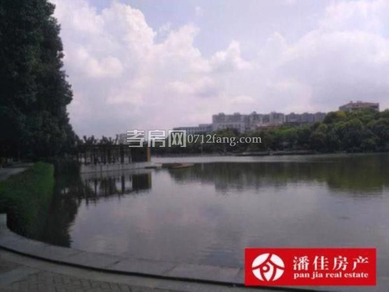 滿五 永新小區(qū)3室2廳1衛(wèi)126平簡(jiǎn)單裝修3樓