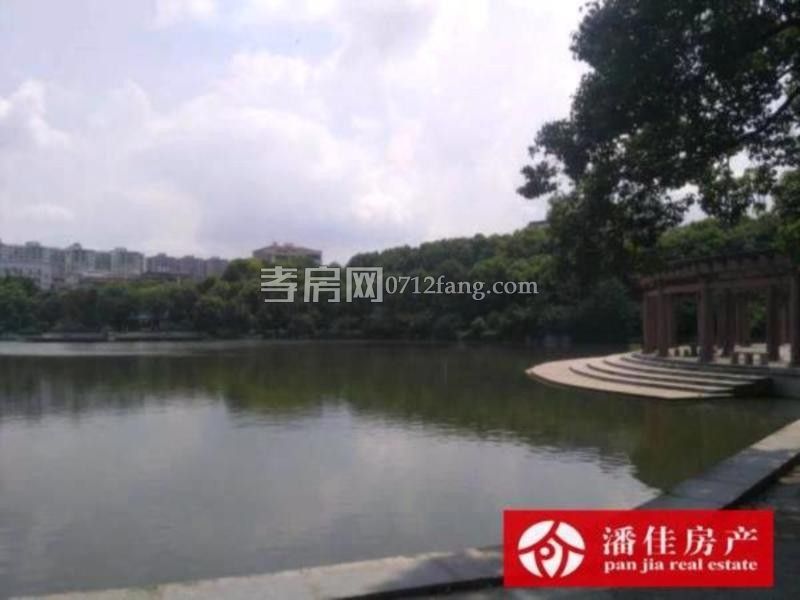 滿五 永新小區(qū)3室2廳1衛(wèi)126平簡(jiǎn)單裝修3樓