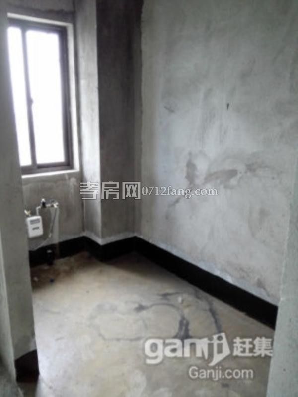 星河天街3室2廳1衛(wèi)2陽(yáng)臺(tái)97送15平觀景高層