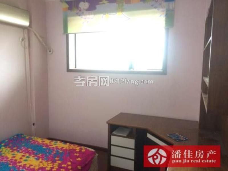 滿二精裝修寶成佳園3室2廳1衛(wèi)107平3樓