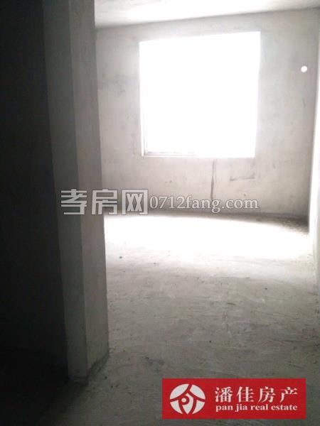 滨湖天地竹苑3室2厅2卫127平送入户花园99万