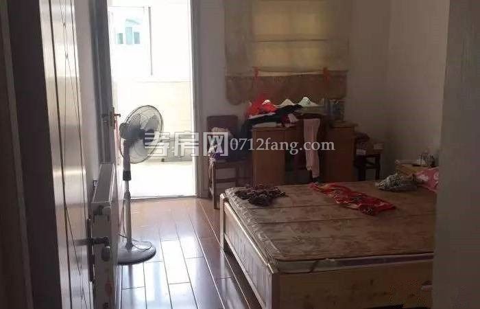 掛口小區(qū)大三房，精裝修，送全套家電，拎包入住