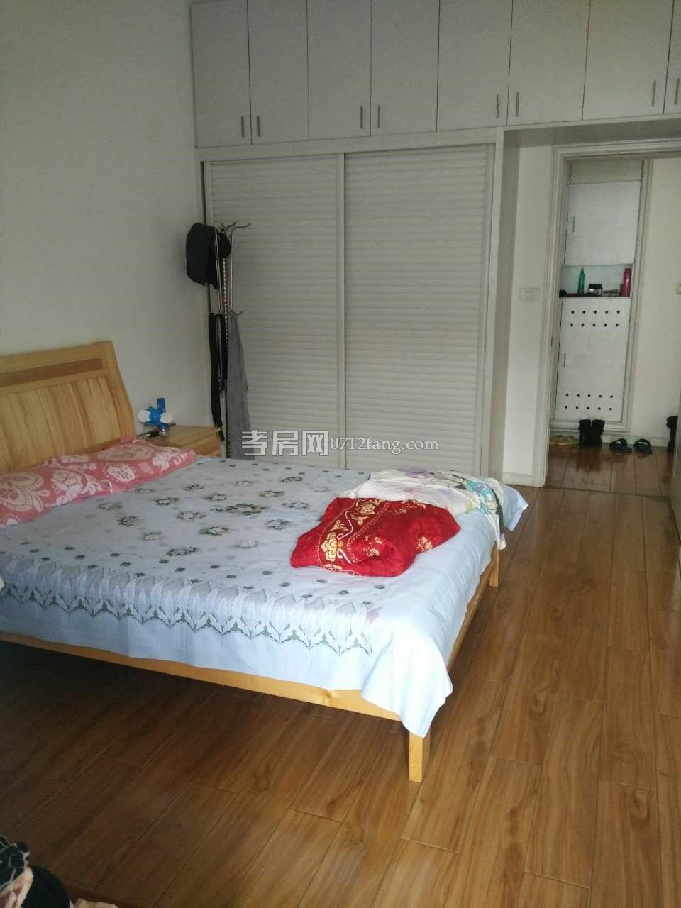 掛口小區(qū)大三房，精裝修，送全套家電，拎包入住