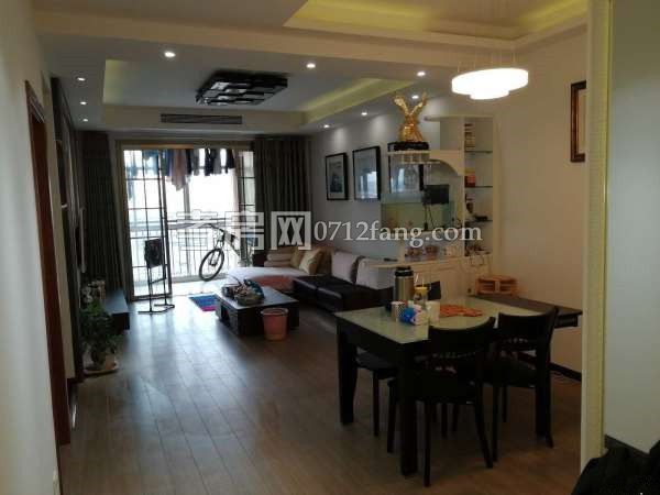 滿二宇濟(jì)商貿(mào)城100平精裝修文化路 楚環(huán)中學(xué)3樓