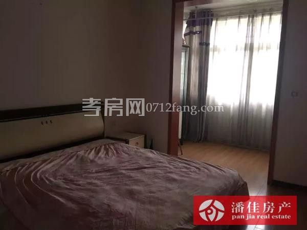 【潘佳房產(chǎn)推薦】【滿二泰陽(yáng)城二期130平米3室2廳2衛(wèi)精裝南北通透70萬(wàn)】